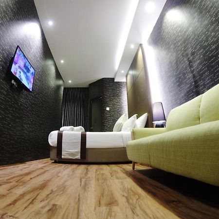 Here Hotel Skudai Bagian luar foto