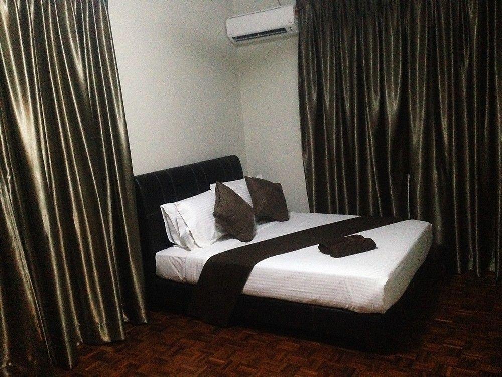 Here Hotel Skudai Bagian luar foto