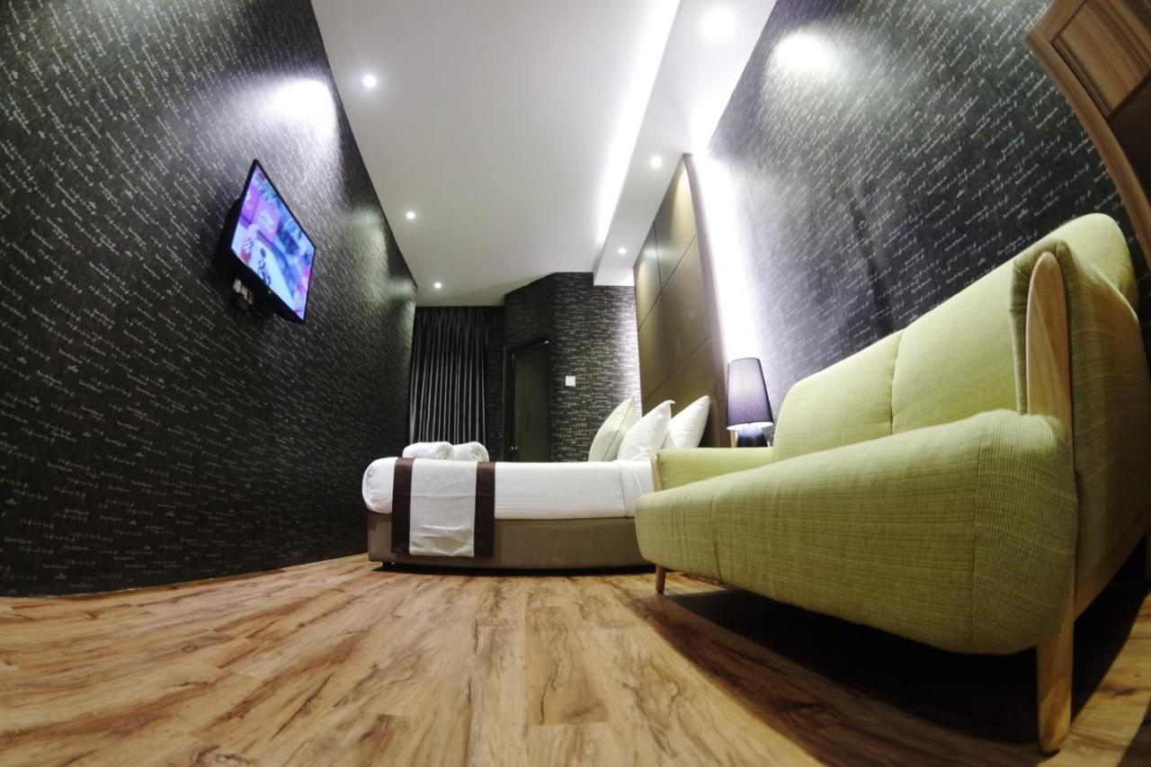 Here Hotel Skudai Bagian luar foto