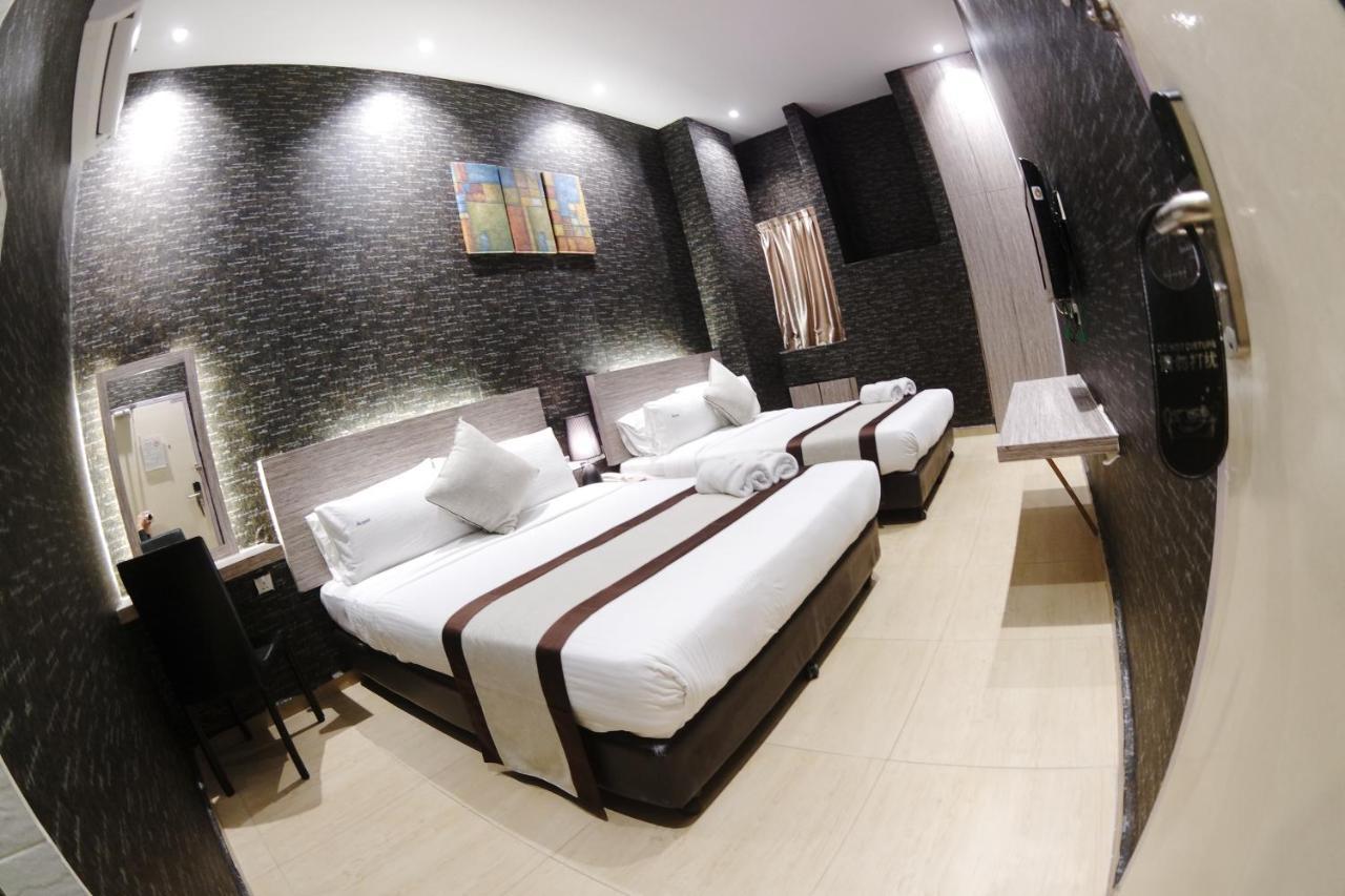 Here Hotel Skudai Bagian luar foto